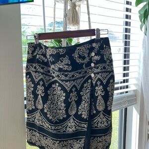 Elegant vintage wrap around Black and White Italian Skirt